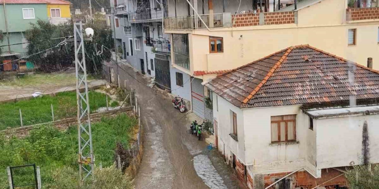 Köşk’te dolu yağışı etkili oldu, yollar beyaza büründü