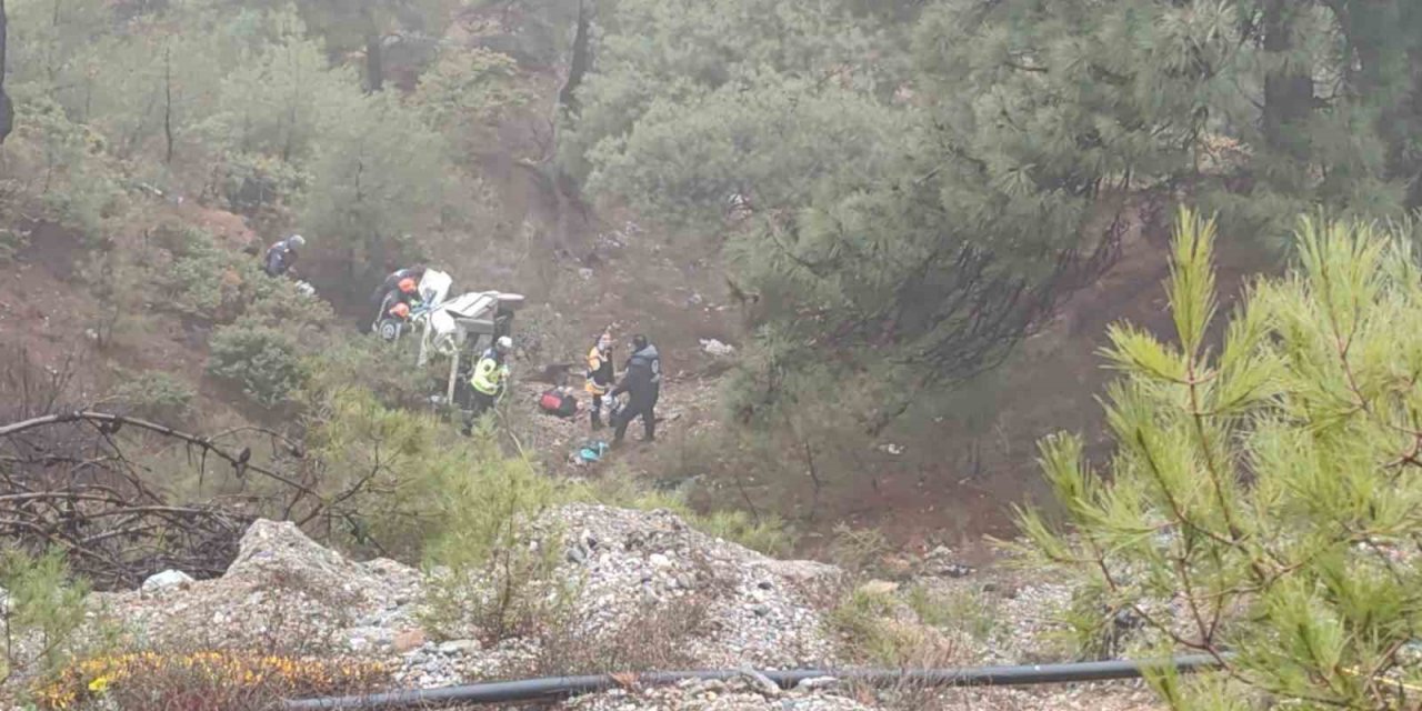 Şarampole uçan araçta 1 kişi öldü, 4 kişi yaralandı