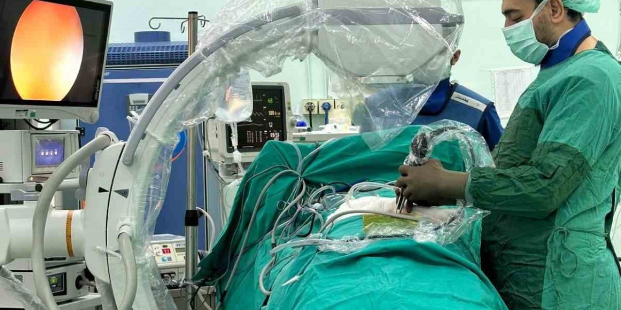 Aydın Devlet Hastanesi’nde kapalı bel fıtığı ameliyatı ilk kez uygulandı