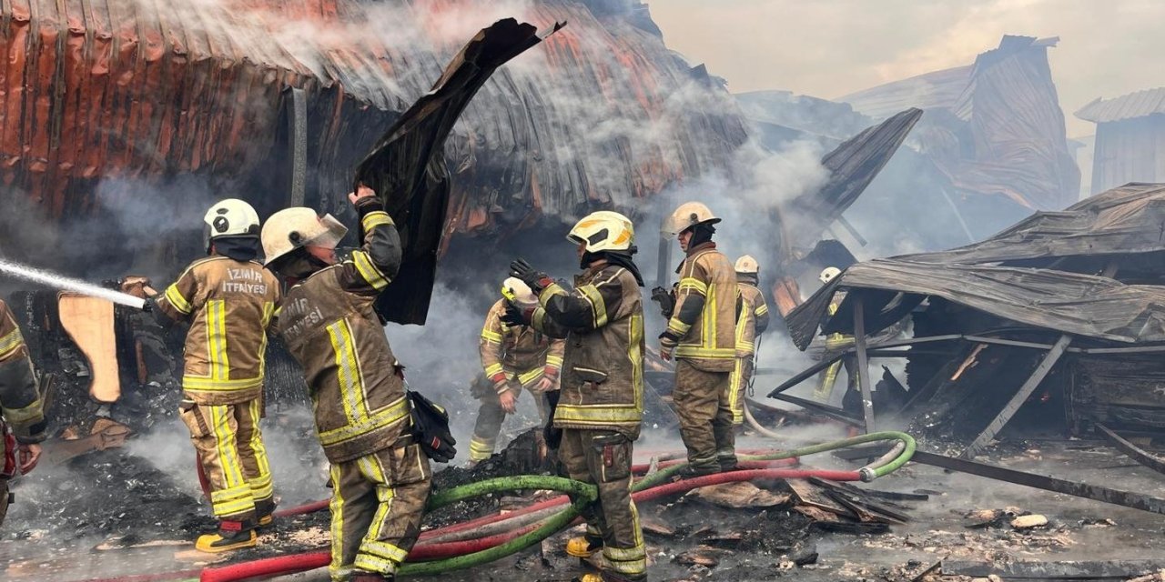 İzmir’de sanayi sitesindeki yangın kontrol altına alındı