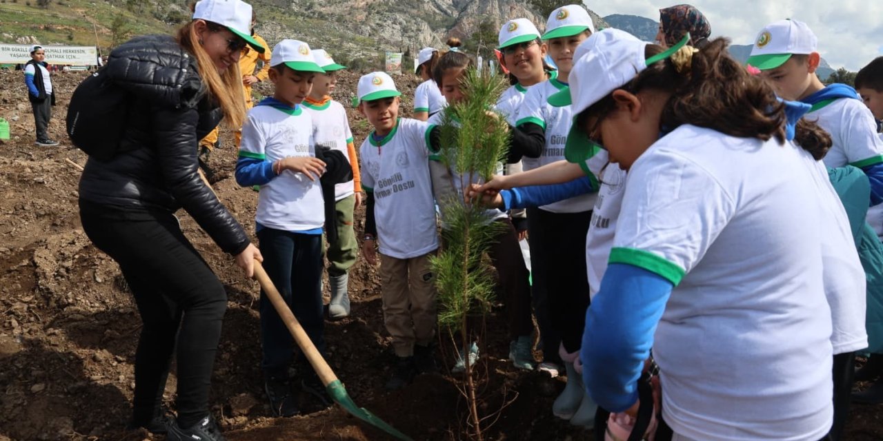 Akyaka’da yanan alan fidanlarla yeşeriyor