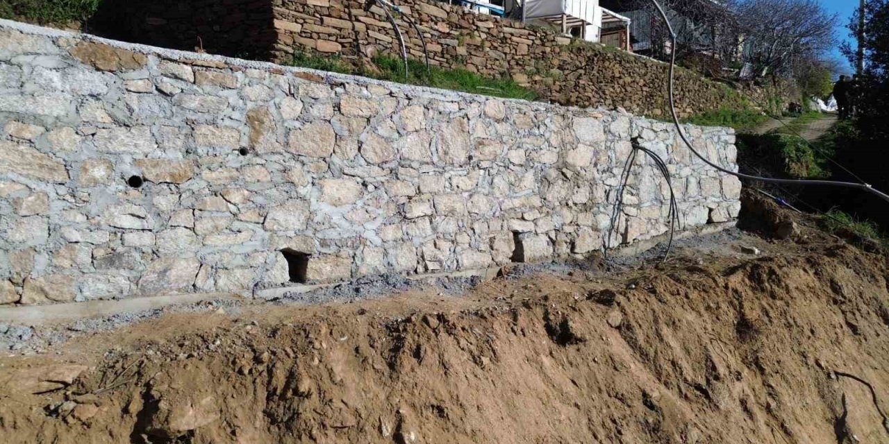 Bozdoğan’da taş duvar örme işi tamamlandı