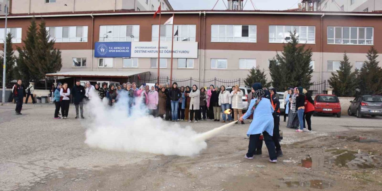 Öğrencilere ’Afet Farkındalık Eğitimi’ verilip tahliye tatbikatı düzenlendi