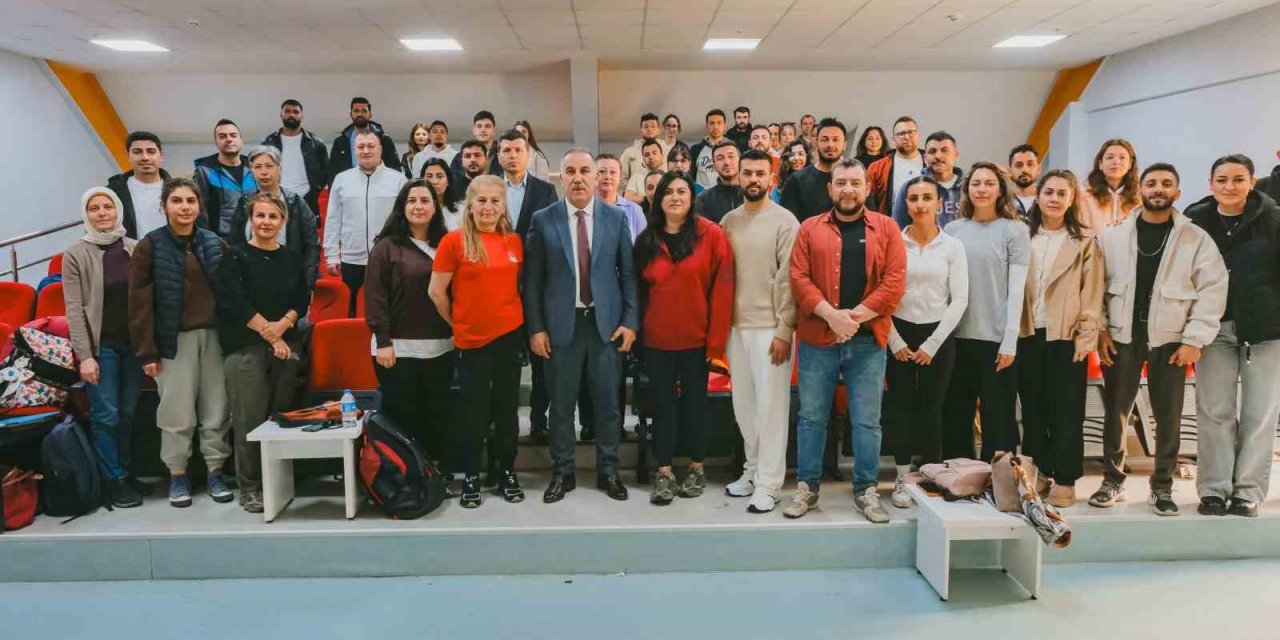 Yüzme Antrenörlük Kursu Aydın’da başladı