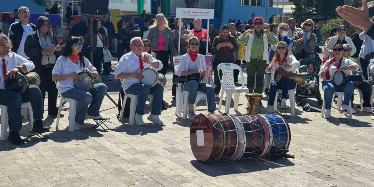 Fethiye’de Yaşlılara Saygı Haftası etkinliği renkli görüntülere sahne oldu