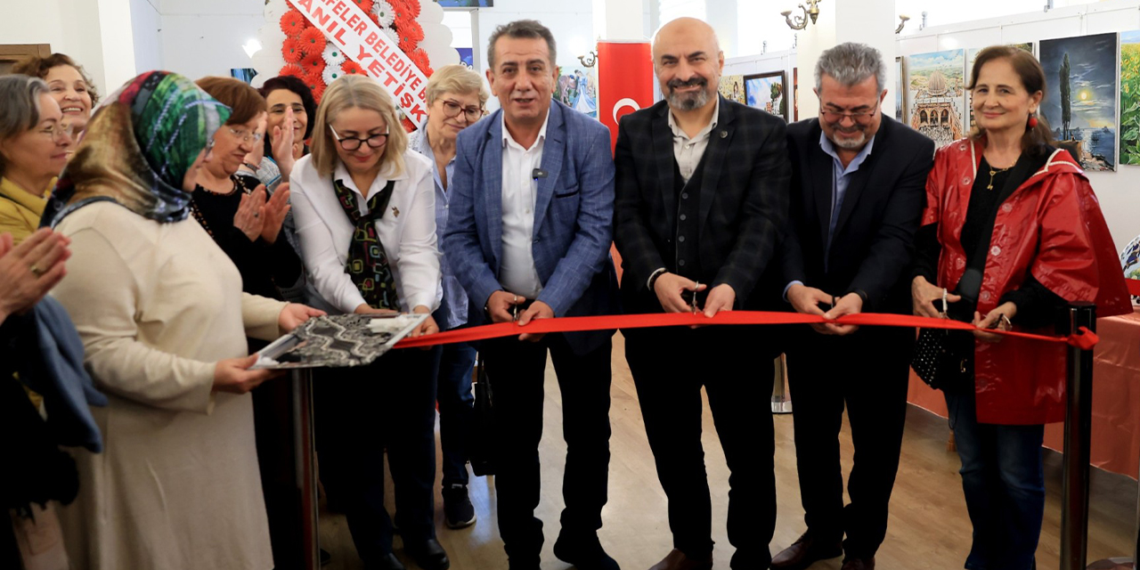 Efeler’de sanatın renkleri sergide buluştu