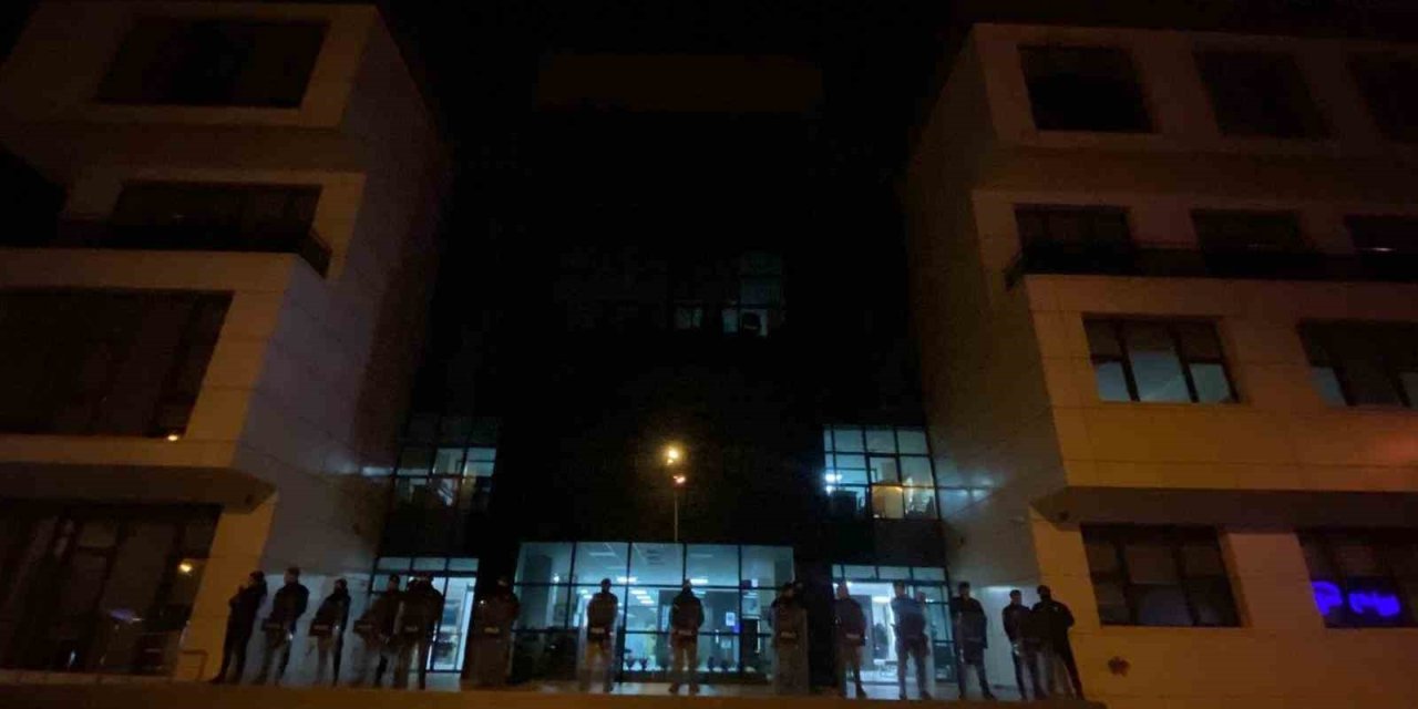 Marmaris Belediyesi’ne gece yarısı polis baskını