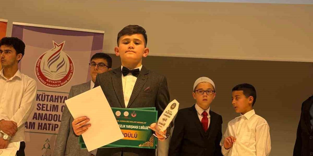 Afyonkarahisarlı 11 yaşındaki hafızlık öğrencisi yarışmada birinci oldu
