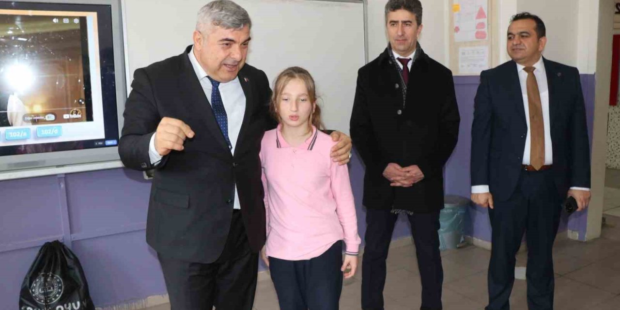 Sünnetci öğrencilerin hedeflerini ve hayallerini dinledi