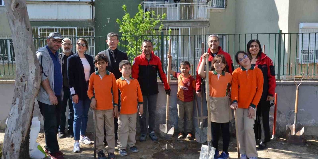 Manisa’da okul bahçeleri bağa dönüşüyor