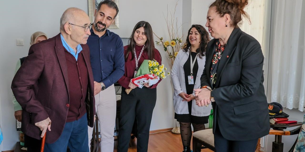 Tepecik Eğitim ve Araştırma Hastanesi’nden Kıbrıs gazisine vefa ziyareti