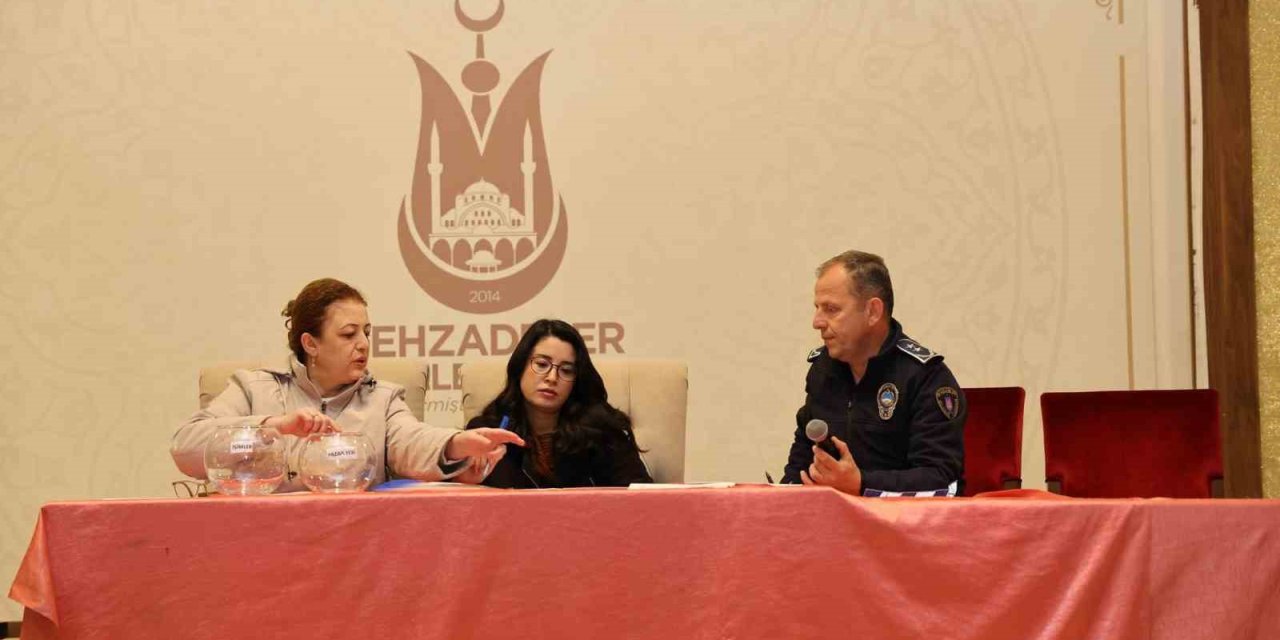 Şehzadeler’de pazarcılar için kura çekimi yapıldı