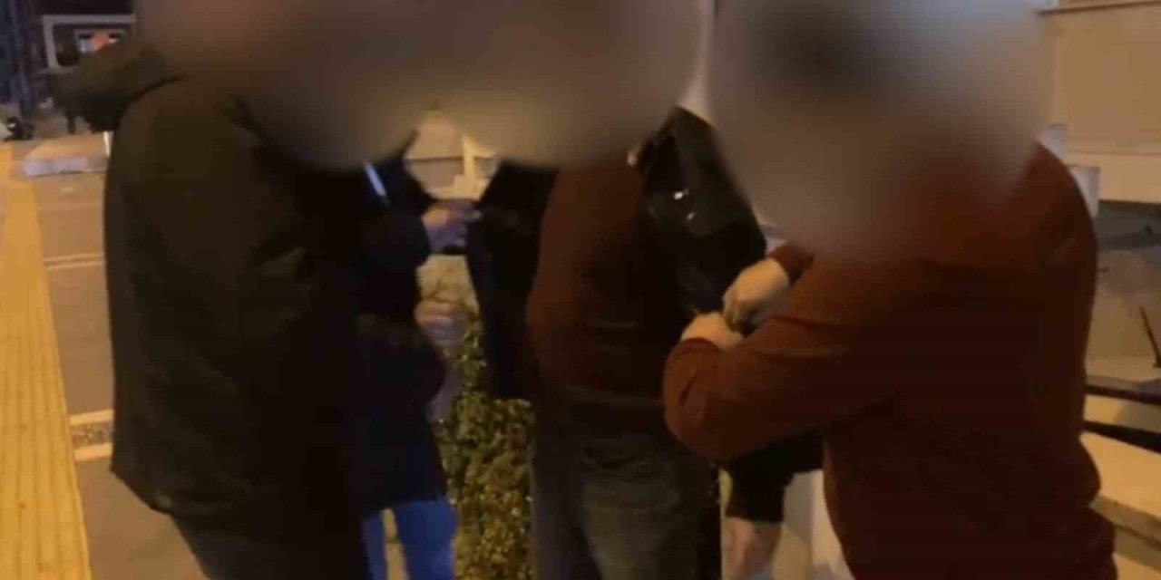 Polis, ’rüşvet dolarları’nı ele geçirdi