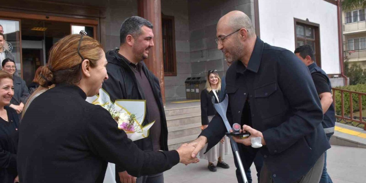 Başkan Zencirci, hastane çıkışı eve uğramadan belediyeye uğradı
