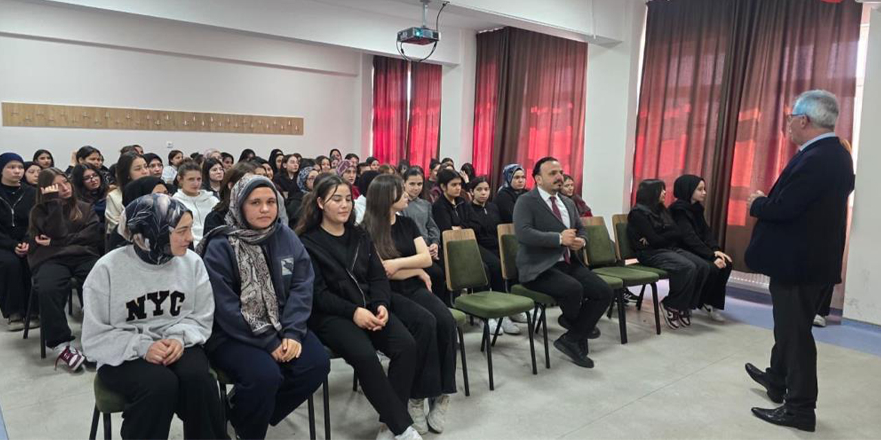 Kız meslek lisesinde bilim söyleşisi
