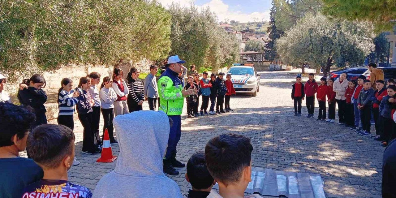Jandarma ekiplerinden öğrencilere trafik bilinci eğitimi