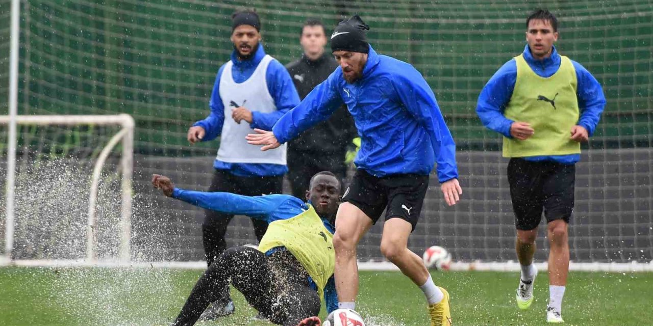 Manisa FK’da Adana Demirspor mesaisi sürüyor