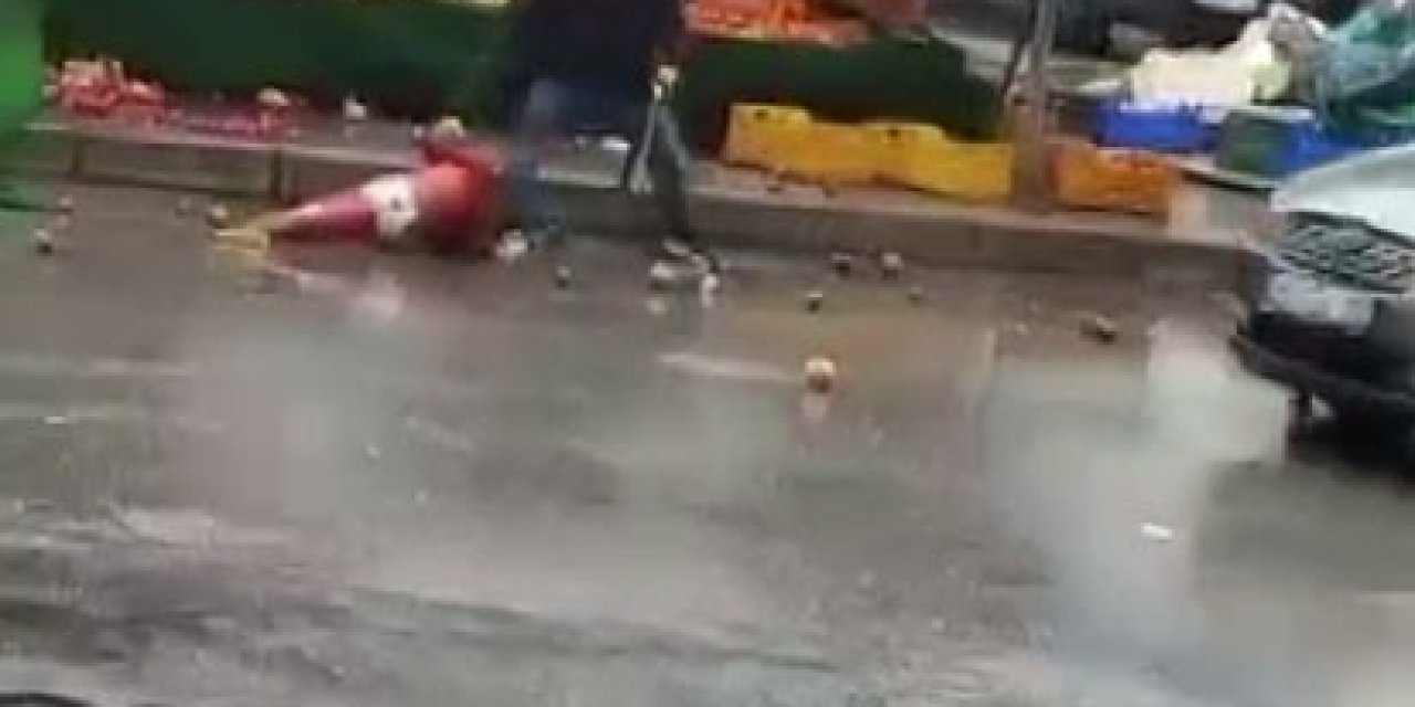 İzmir’de sinir krizi geçiren manav ortalığı birbirine kattı