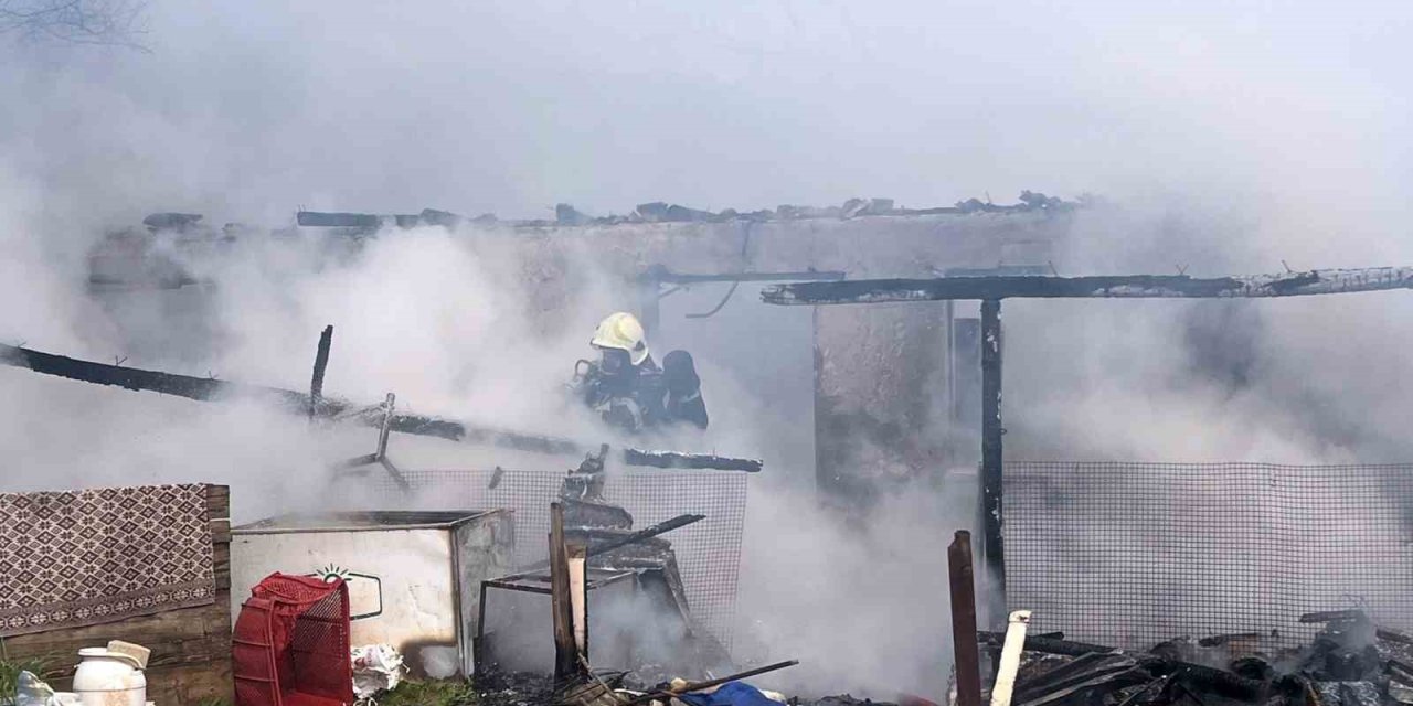 Menteşe’de evde çıkan yangında ev kullanmaz hale geldi