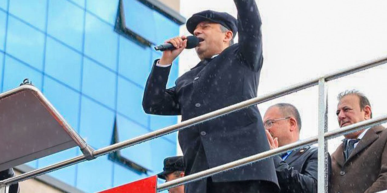 Özgür Özel Kuşadası’nda: “Ömer Günel yalnız değildir”