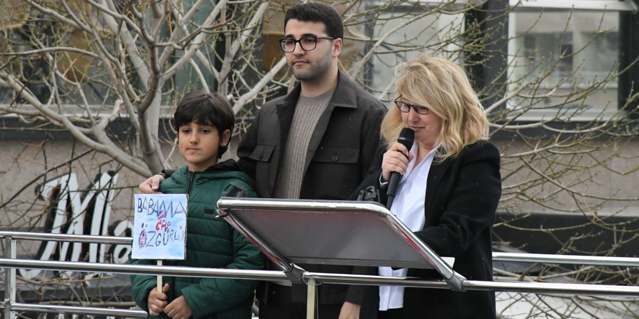 Kuşadası’nda duygu dolu miting: Ömer Günel’in Silivri’den gönderdiği mektup okundu
