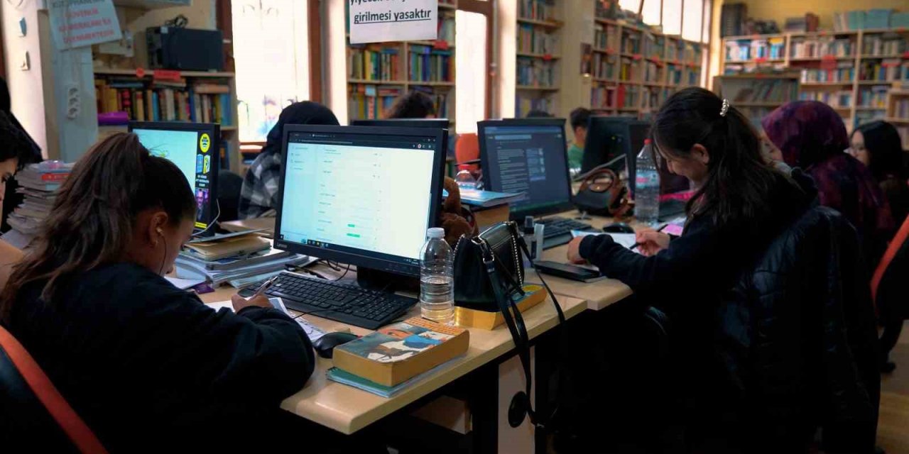 Didim Belediyesi Halk Kütüphanesi gençlerin buluşma merkezi oldu