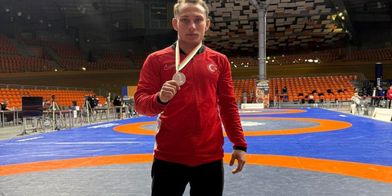 ADÜ’lü güreşçi uluslararası turnuvada gümüş madalya kazandı