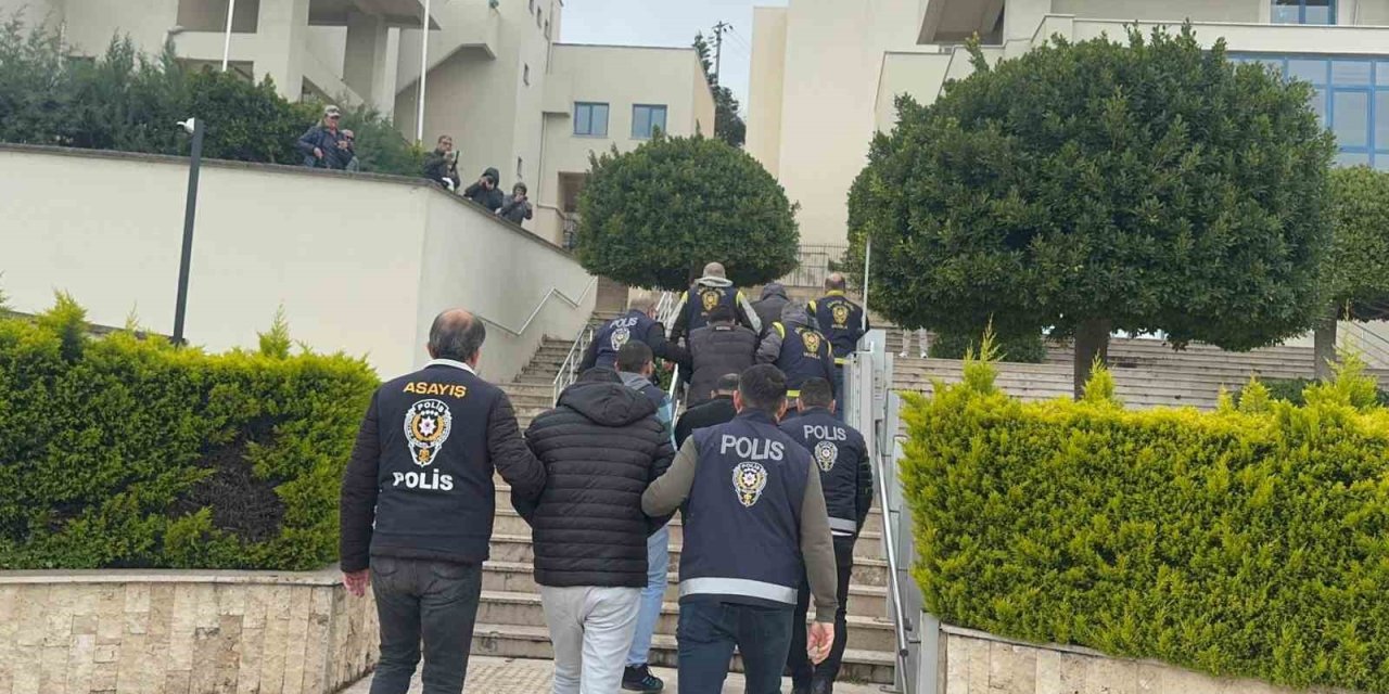 Turistleri hedef alan dolandırıcılık şüphelileri adliyeye sevk edildi