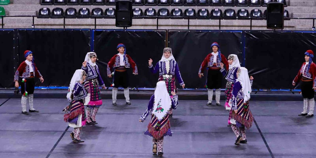 Denizli’de halk oyunları şöleninde finalistler belli oldu