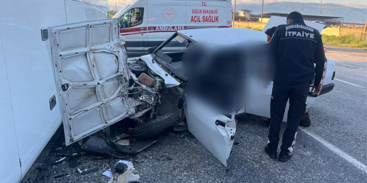 Nazilli’de feci kaza: Otobüs ile otomobil çarpıştı, 1 kişi hayatını kaybetti