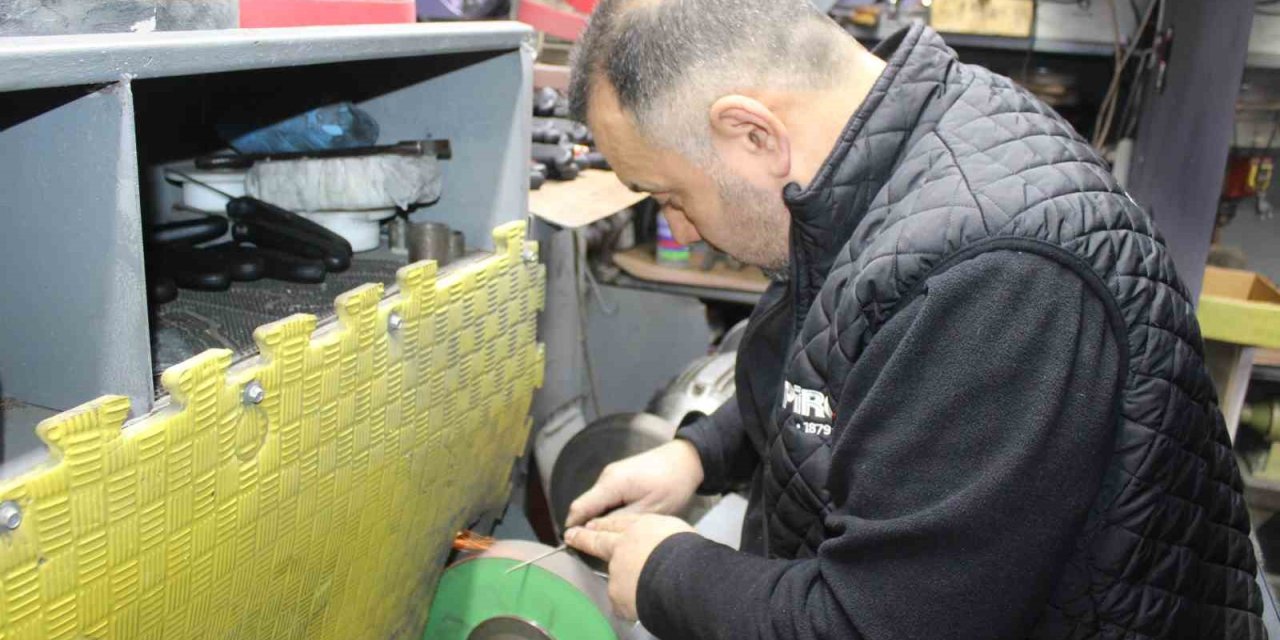 Fileto bıçakları elinde yeniden şekilleniyor