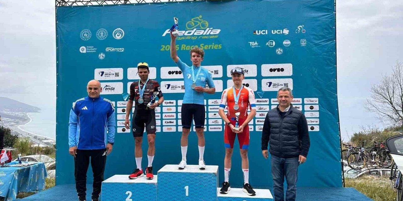 Muğla Büyükşehir Belediyesi Bisiklet Takımı Alanya’da birincilik kürsüsüne çıktı