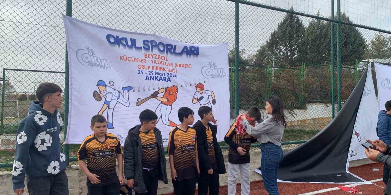 Maver Kemal Arsoy Ortaokulu beyzbol takımından büyük başarı