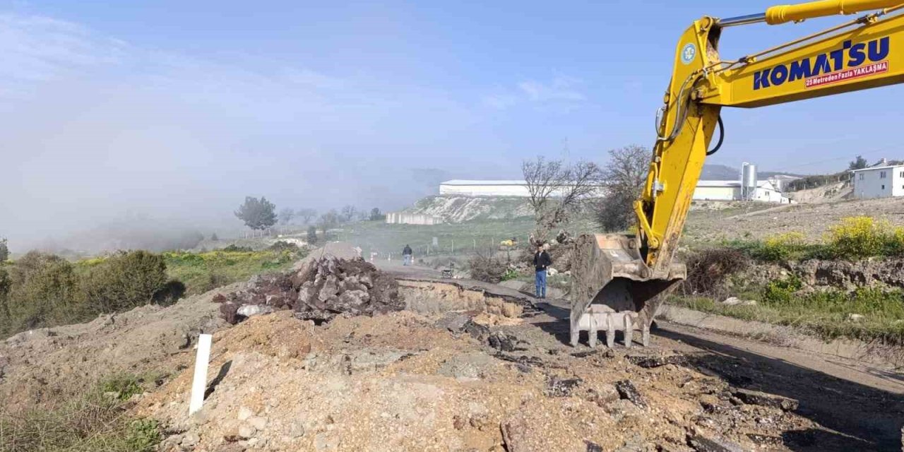 Çöken Selendi-Kula eski yolunda çalışmalar devam ediyor