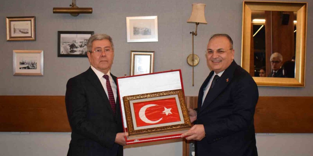 Emekli olan İzmir BAM Başsavcısı Arapoğlu’na veda töreni