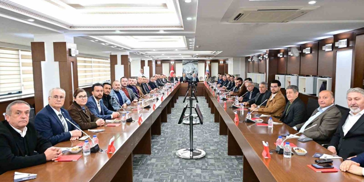 Vali Köşger’den iş dünyasına yakın temas