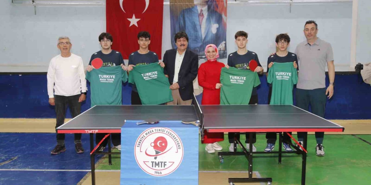 Türkiye üçüncüsü Menteşe Anadolu Lisesine federasyondan tenis masası