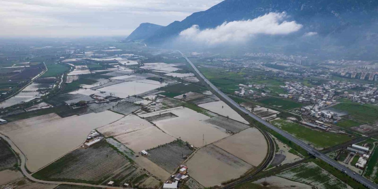 Gediz taşkını yerleşim alanlarına ulaştı