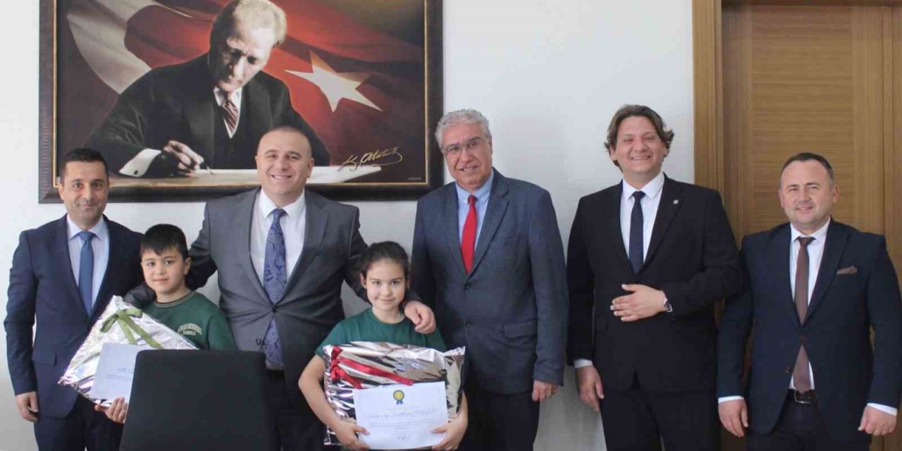 En çok kitap okuyan öğrencilere ’teşekkür’ belgesi verildi