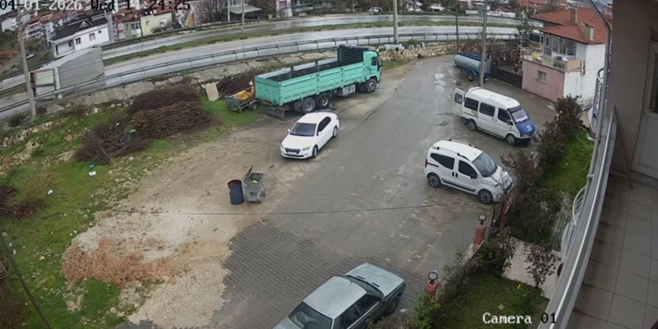 Kula’da yağışlı hava kazayı beraberinde getirdi