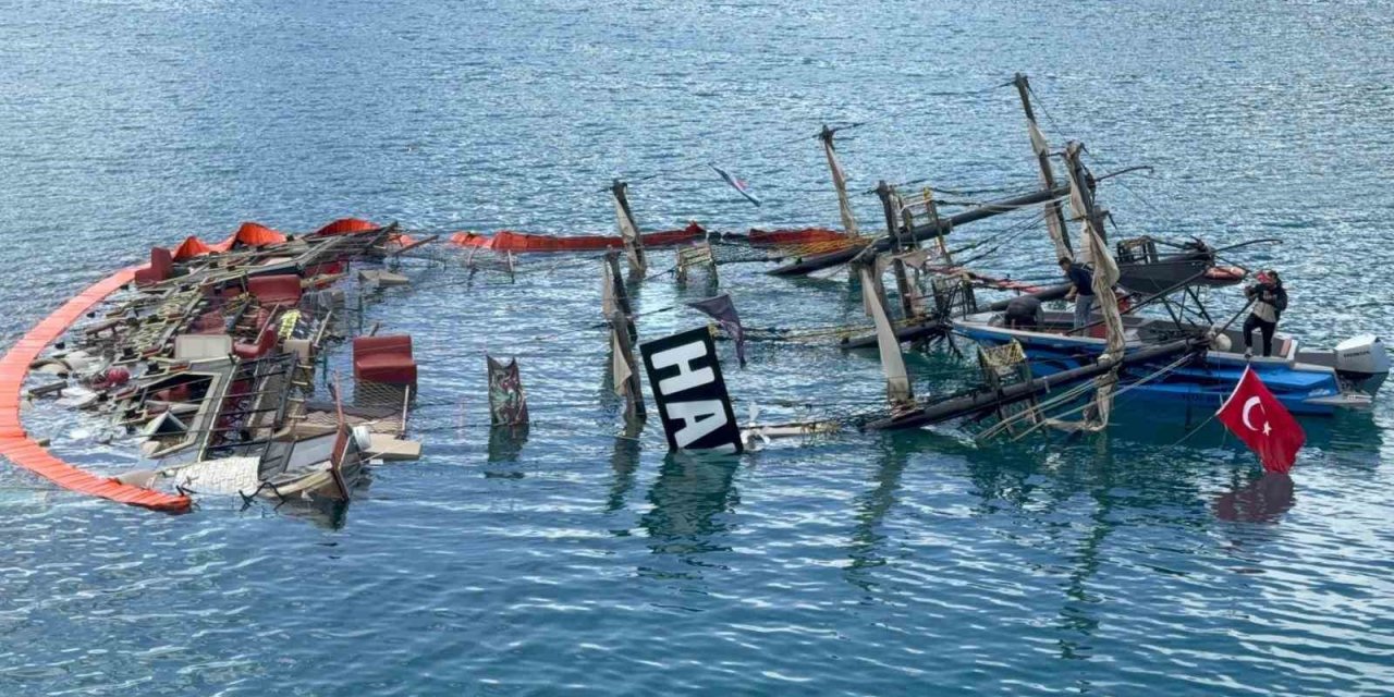 Tur teknesi sulara gömüldü, bir kişi hayatını kaybetti