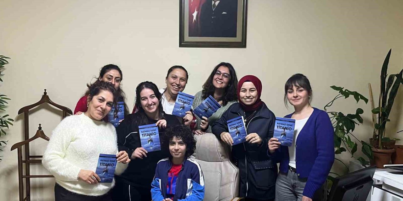 Manisalı öğrenci 9 yaşında ilk kitabını yazdı