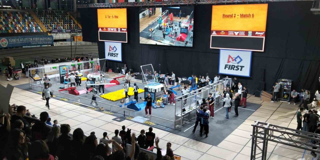 Ege’nin genç yetenekleri, geleceğin teknolojilerini FRC’de yarıştırdı