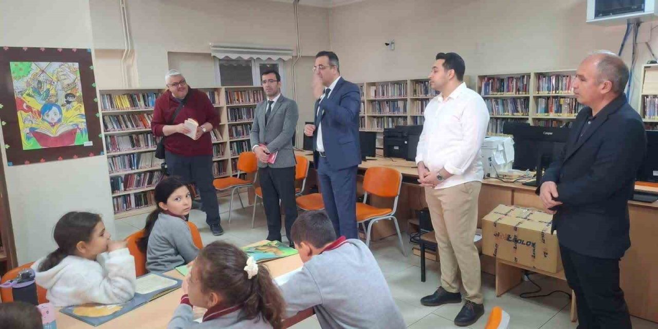 Sarıgöl’de Kütüphane Haftası’nda öğrencilerle kitap okudular