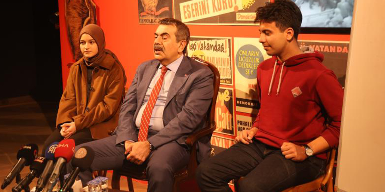 Bakan Tekin Aydın’da öğrencilerle buluştu: “Demokrasi ve İnsan” dersi verdi