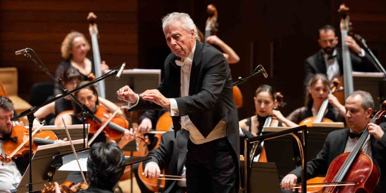 25. yıla notalarla görkemli kutlama