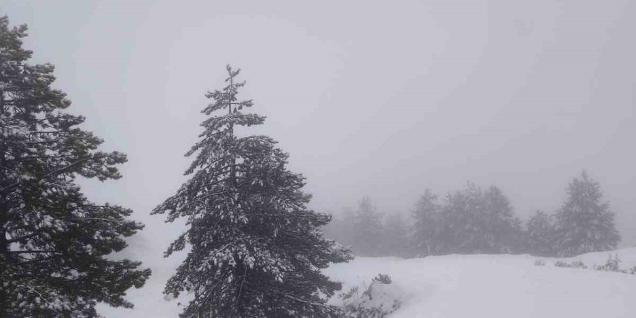 Muğla’da Nisan sürprizi Göktepe dağı beyaza büründü