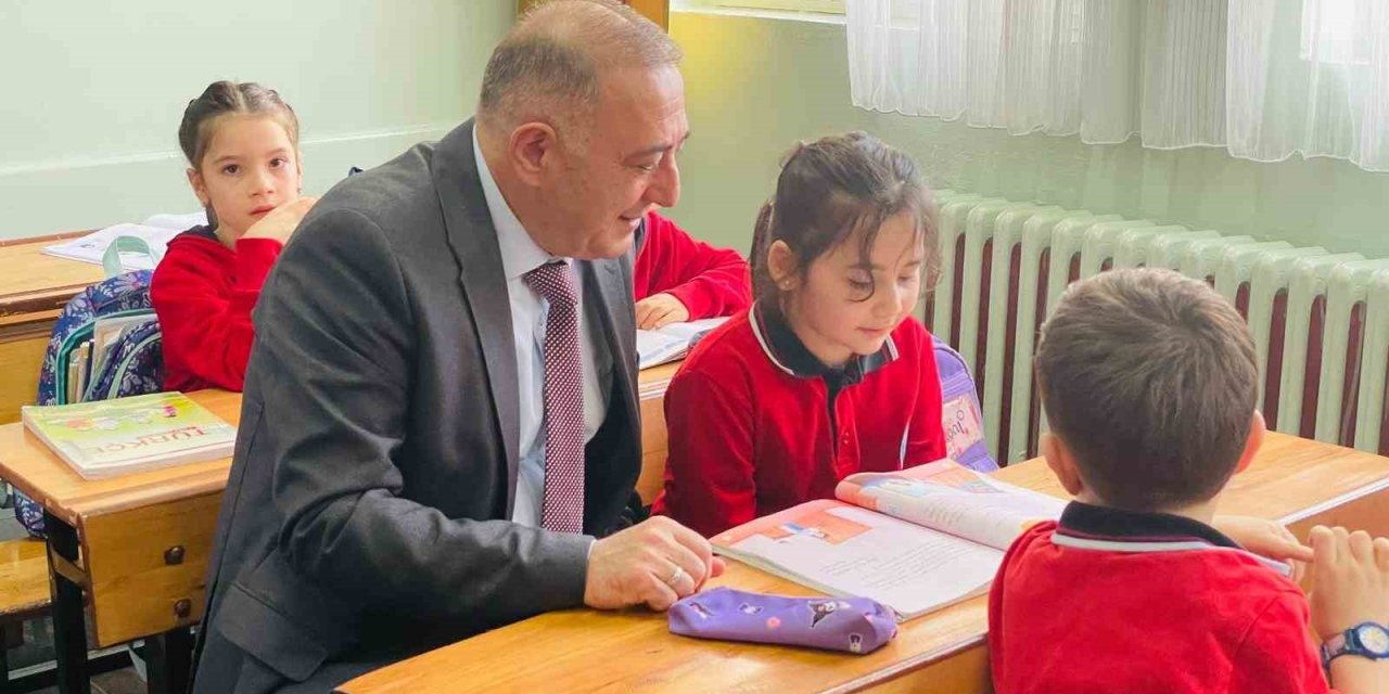 Minik öğrencinin mektubu kaymakam Cantürk’ü sınıfa getirdi