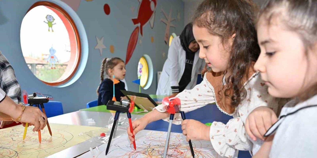 Kur’an kursunun minik öğrencilerinden Robotik Kodlama Şenliği