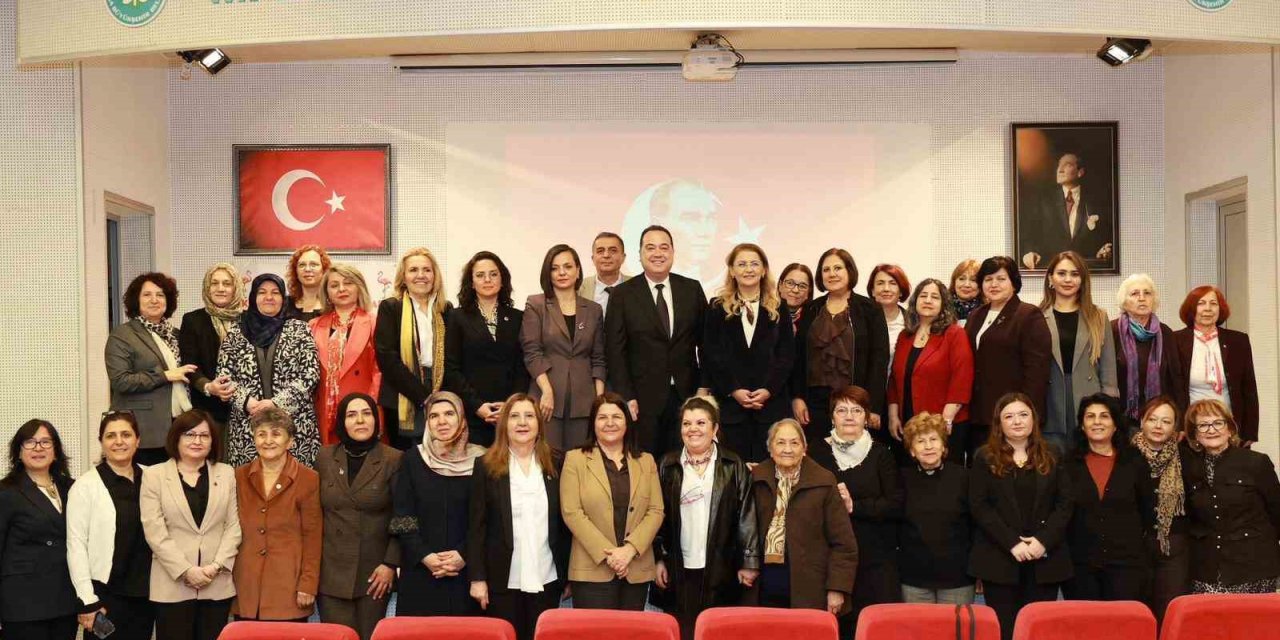 Kadın belediye başkanları Manisa’da buluştu